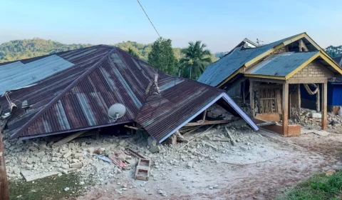 Terremoto de 7,7 atinge Indonésia e acende alerta para tsunami