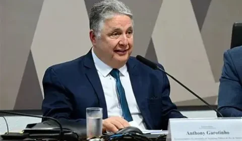 Garotinho registra candidatura ao governo do Rio mesmo com disputa sobre direitos políticos
