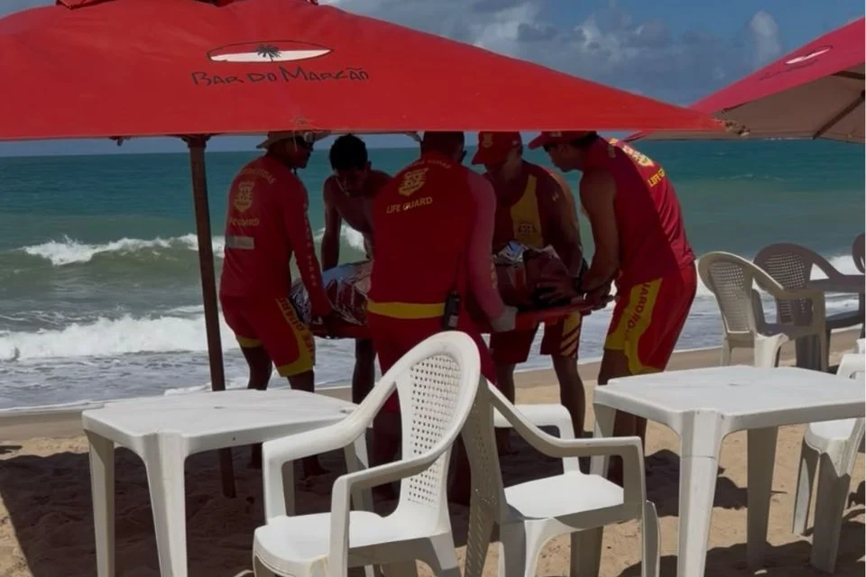 Turista perde movimentos do corpo após impacto de onda em Pernambuco (Foto: Reprodução/Whatsapp)
