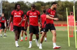 Manchester United perde para Hull e preocupa torcida no intervalo