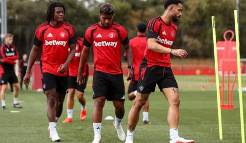Manchester United perde para Hull e preocupa torcida no intervalo