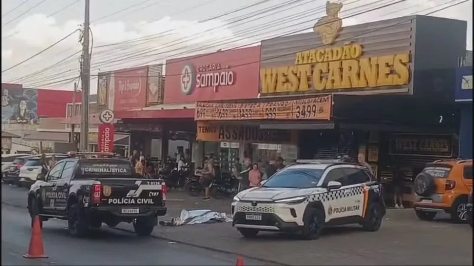 Funcionário de açougue morre após ser atingido por ônibus enquanto descarregava caminhão no DF