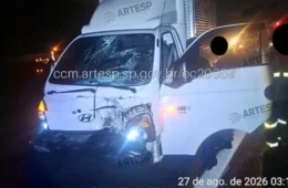 Carreta tomba no Rodoanel e provoca grande congestionamento na Grande São Paulo