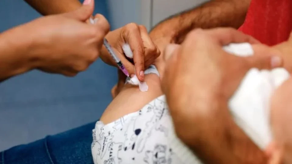 Vacinação segue em BH mesmo após fim da campanha na segunda