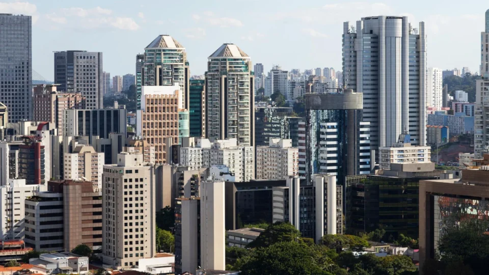 Airbnb começa a remover anúncios irregulares de imóveis sociais em São Paulo