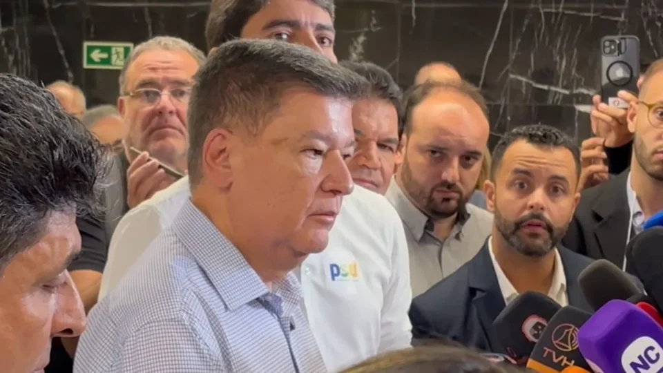 Carlos Viana ataca Lulinha e manda recado para o PT