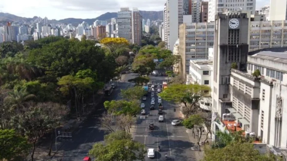 Avenida Afonso Pena ganha faixas exclusivas para ônibus a partir desta quarta em BH