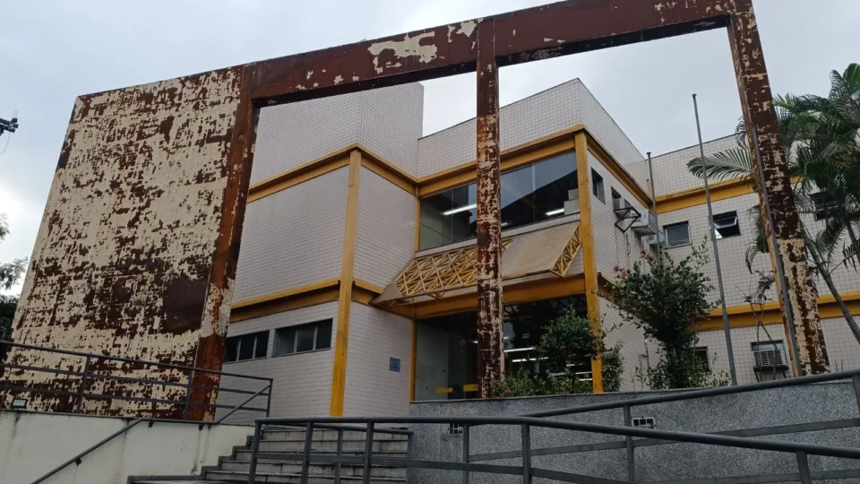 Rio de Janeiro: Corpo é achado em colégio de Niterói
