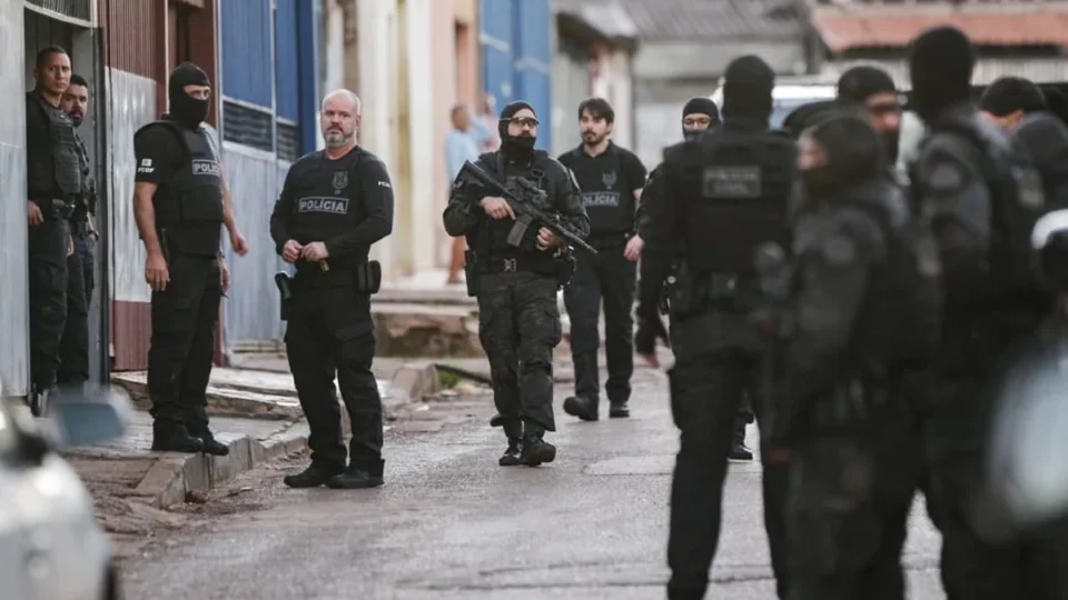Polícia descobre planos, mapas e modelos de prédios em investigação sobre grupo que mirava Brasília nas eleições