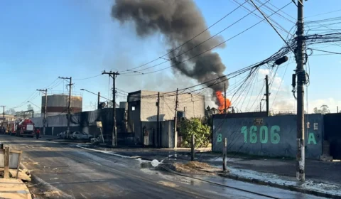 Incêndio em fábrica química desalojou 200 em Itaquaquecetuba