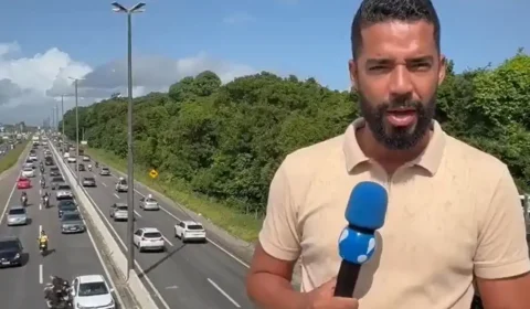 Repórter flagra acidente ao vivo durante gravação e interrompe reportagem para ajudar vítimas
