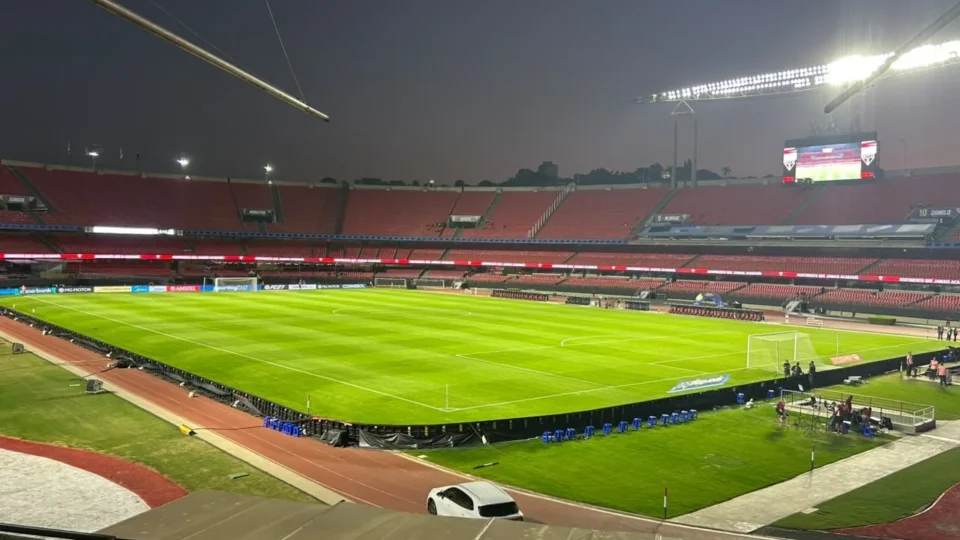 São Paulo joga pela liderança e Vasco volta à elite