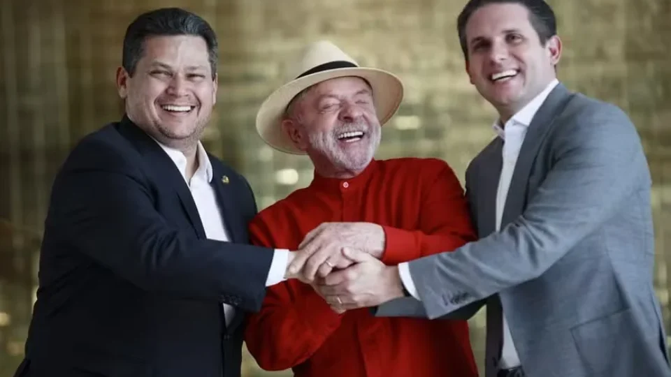 Encontro no Palácio da Alvorada entre Lula, Hugo Motta e Davi Alcolumbre abriu caminho para avanço de propostas como fim da escala 6×1 e fim da taxa das blusinhas antes das eleições