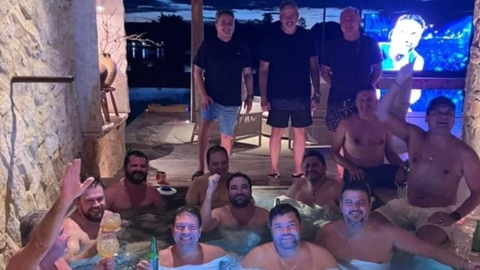Foto em piscina coloca políticos no radar da PF em investigação sobre fraude no INSS