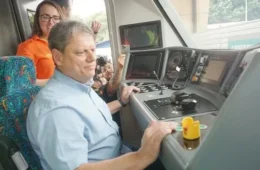Tarcísio sanciona lei que permite transferência de funcionários da CPTM após concessão de quatro linhas