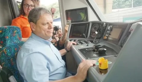 Tarcísio sanciona lei que permite transferência de funcionários da CPTM após concessão de quatro linhas