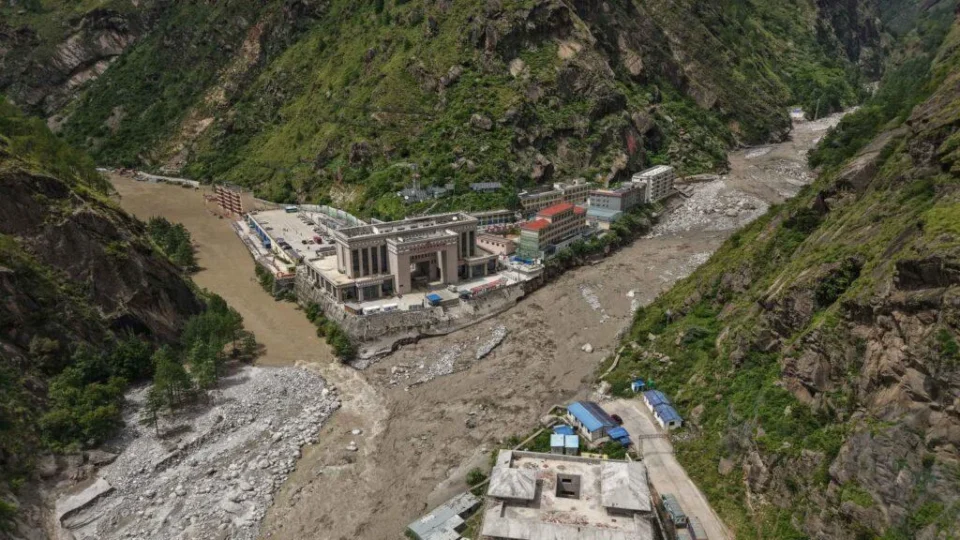 Tragédia no Himalaia deixa 160 mortos e centenas de desaparecidos; entenda o que aconteceu