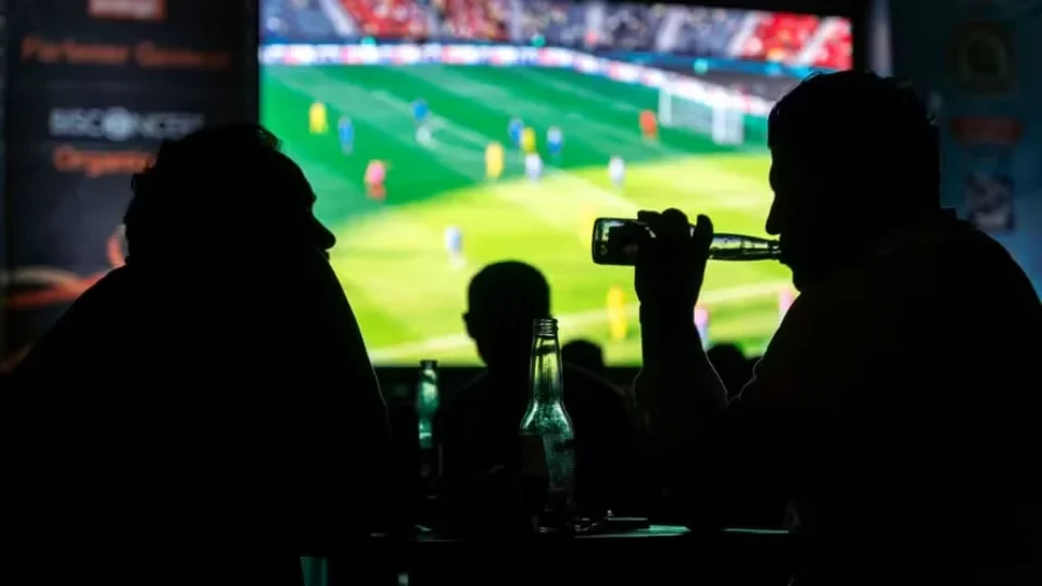 Violência contra mulheres cresce 288% em dias de jogos de futebol, aponta pesquisa