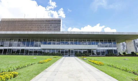 Candidatos ao Governo do DF cumprem agenda com carreatas e caminhadas neste sábado