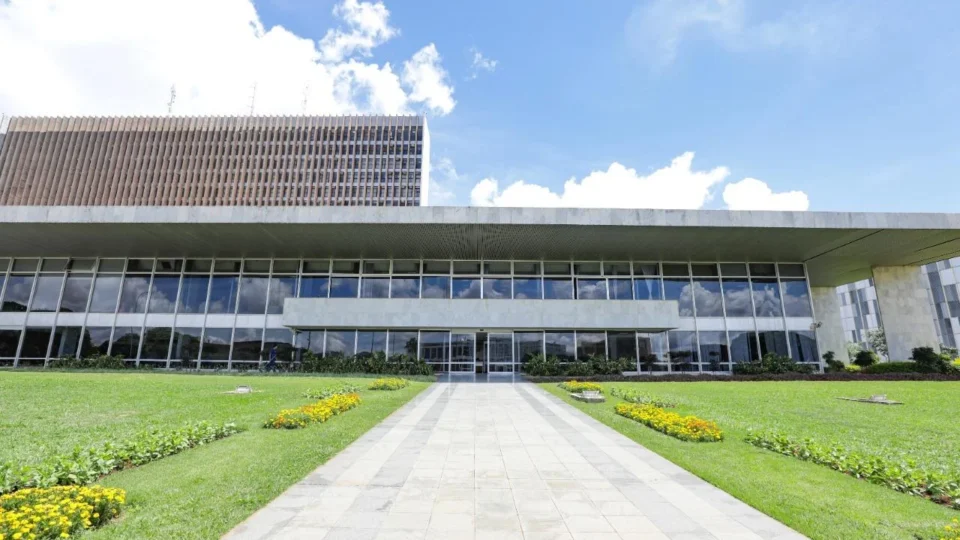 Candidatos ao Governo do DF cumprem agenda com carreatas e caminhadas neste sábado