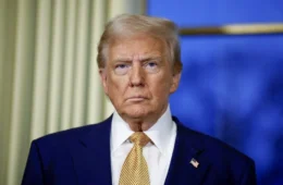 Trump bane três veículos de comunicação da Casa Branca e ameaça ampliar restrições
