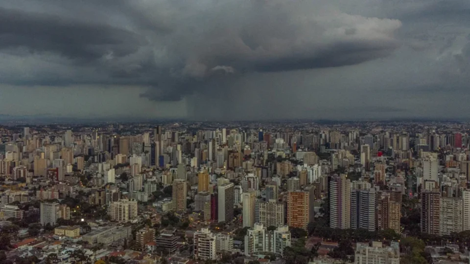 Tempestades voltam a ganhar força no Sul nesta sexta-feira com risco de granizo e ventania