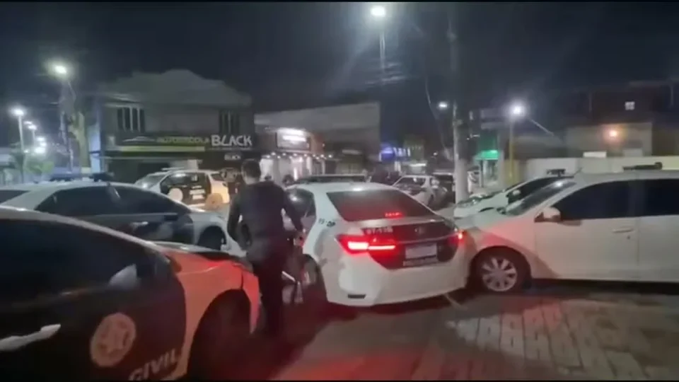 Polícia Civil mira esquema que financiava barricadas do Comando Vermelho no RJ