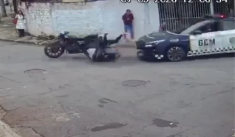 Adolescente morre após colisão com viatura da GCM durante perseguição em São José dos Campos