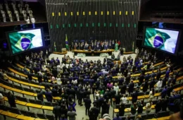 Congresso discute fim da escala 6×1 e mudanças na “taxa das blusinhas”