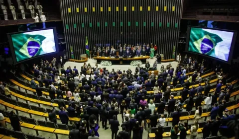 Congresso discute fim da escala 6×1 e mudanças na “taxa das blusinhas”