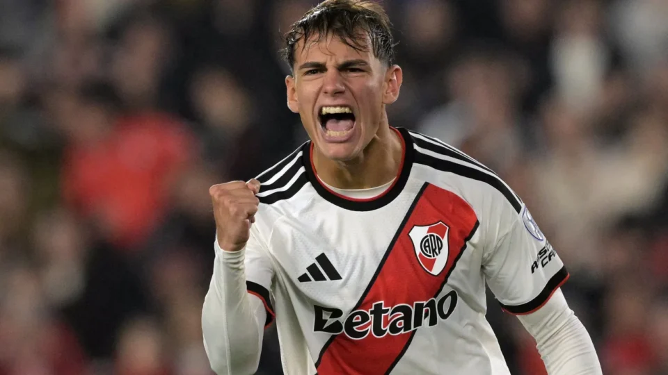 Gonzalo Plata expulso do Dínamo e retorna ao Flamengo hoje