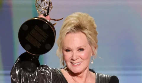 Jean Smart conquista 8º Emmy 2026 hoje às 21h: onde assistir