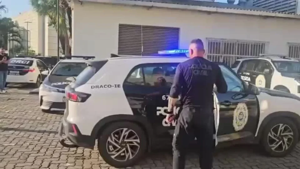 Liderança do Comando Vermelho na Bahia é presa ao tentar deixar o Rio