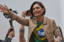 Michelle Bolsonaro é internada em Brasília com quadro de enxaqueca refratária