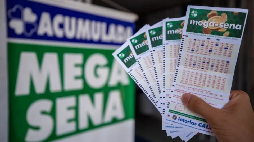Mega-Sena pode pagar R$ 45 milhões neste domingo; sorteio será às 11h