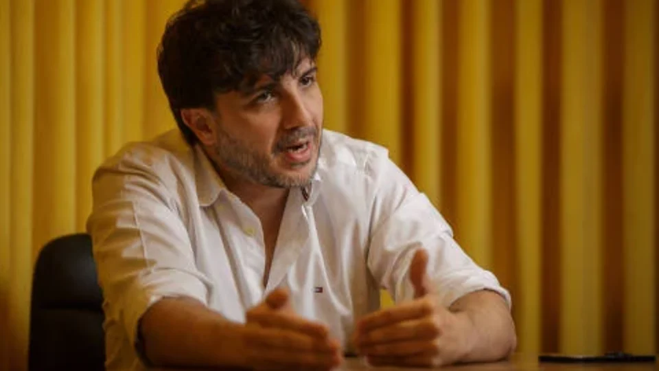 Por que candidatos precisam informar redes sociais ao TSE e o que levou Renan Santos a ser punido