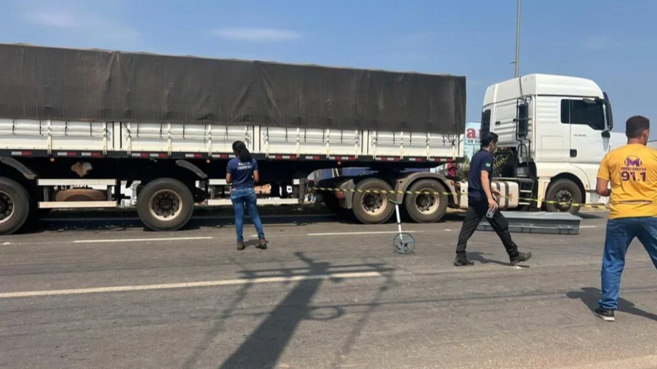 Idosa de 68 anos morre após ser atropelada por carreta na BR-364, em Jaru