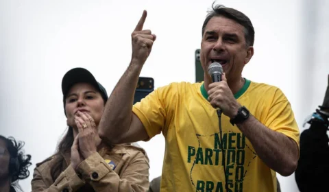 Flávio Bolsonaro defende fim dos sigilos do caso Master e pede investigação de Dino