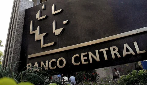 PF aponta pagamentos de até R$ 760 mil e benefícios a ex-diretores do BC ligados a Vorcaro