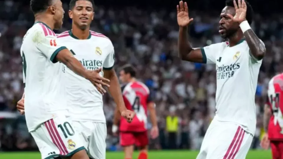 Real Madrid goleia o Rayo Vallecano por 4 a 1 e segue na cola do Barcelona