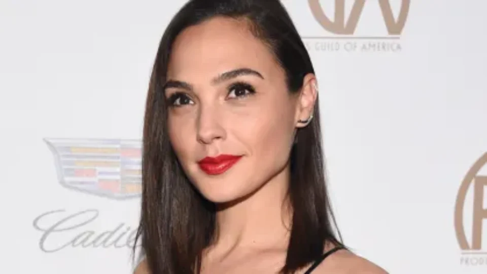 Gal Gadot expõe DC e revela como Henry Cavill foi tratado: “Não teve elegância”