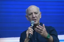 TRE-DF multa Arruda em R$ 5 mil por publicação em que dizia estar “elegível”