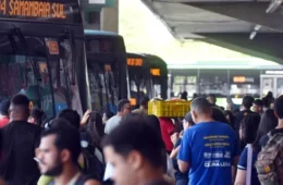 Greve dos ônibus no DF é suspensa após acordo com reajuste de 8% nos salários