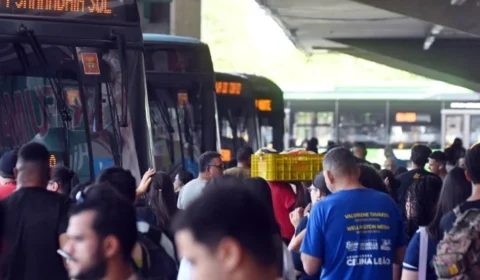 Greve dos ônibus no DF é suspensa após acordo com reajuste de 8% nos salários