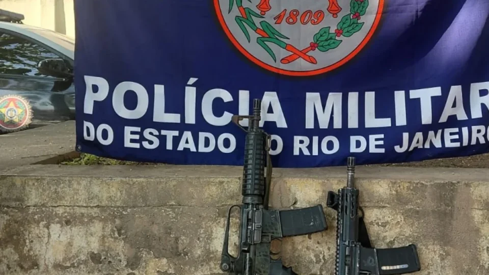 PM prende três suspeitos com fuzis e granadas antes de ataque em Belford Roxo