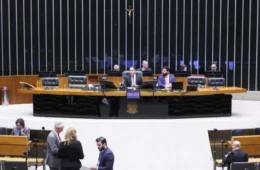 Câmara aprova fim da taxa das blusinhas e texto vai ao Senado