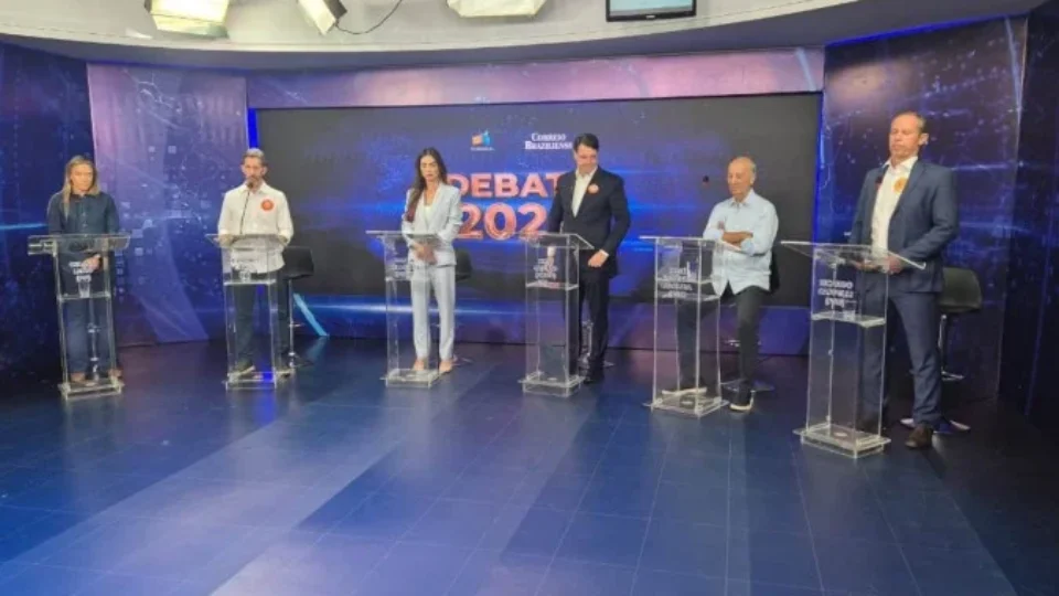 Celina diz ser única candidata com ações para salvar o BRB durante debate no DF