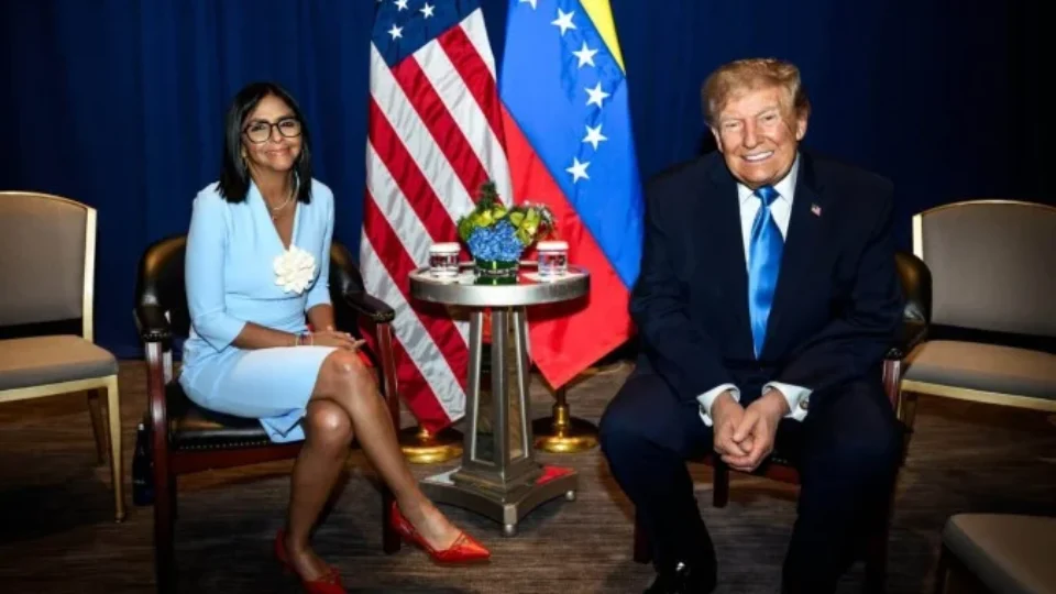 Delcy Rodríguez chama primeiro encontro com Trump de “histórico” e anuncia agenda de cooperação