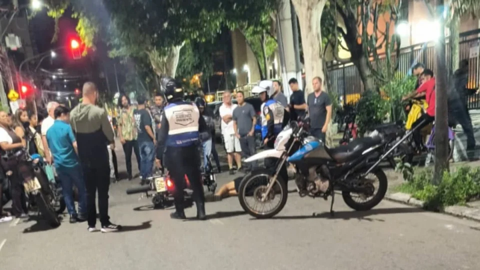 Motociclista é baleado na cabeça durante abordagem do Segurança Presente em Niterói