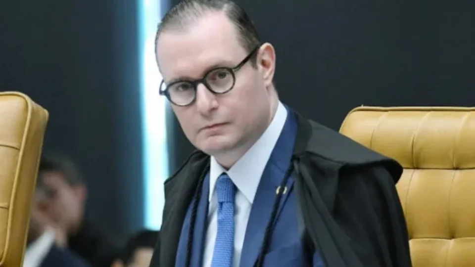 Zanin recusou convite de Vorcaro para degustação de uísque de R$ 3,3 milhões em Londres